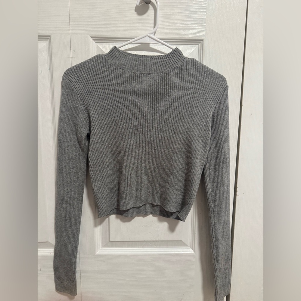 Brandy Melville gray cropped sweater